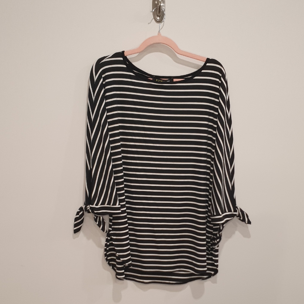NWT Pure Essence Black and White Striped Long Tie Sleeve Stretch Top Size Large